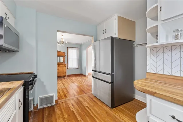 $3,000 | 9108 South Utica Avenue, Evergreen Park, IL 60805