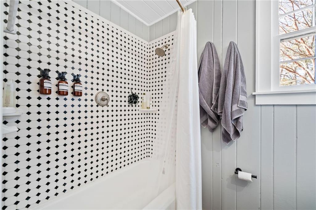 634 South Main Street Jasper, GA 30143 - Photo 21 of 39 a bathroom with a shower