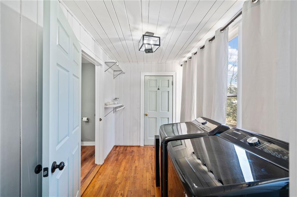 634 South Main Street Jasper, GA 30143 - Photo 26 of 39 a view of bathroom with bathtub and shower