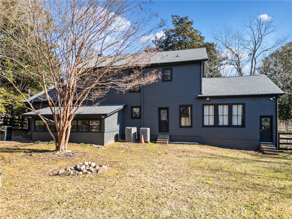 634 South Main Street Jasper, GA 30143 - Photo 35 of 39 a front view of a house with a yard covered with snow
