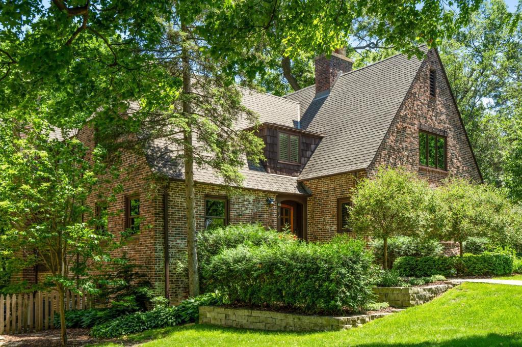 233 Interlachen Road Hopkins, MN 55343 - Photo 5 of 52