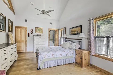 $2,295,000 | 619 Montauk Highway, Amagansett, NY 11930