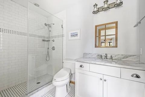 $2,295,000 | 619 Montauk Highway, Amagansett, NY 11930