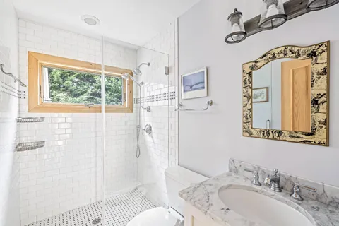 $2,295,000 | 619 Montauk Highway, Amagansett, NY 11930