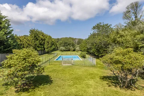 $2,295,000 | 619 Montauk Highway, Amagansett, NY 11930