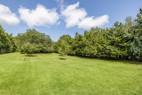 $2,295,000 | 619 Montauk Highway, Amagansett, NY 11930