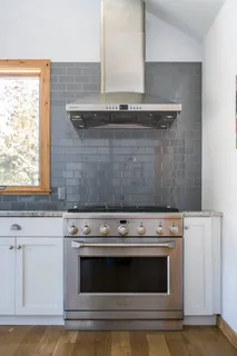 $2,295,000 | 619 Montauk Highway, Amagansett, NY 11930