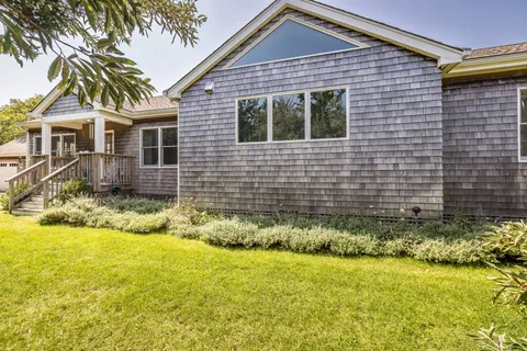 $2,295,000 | 619 Montauk Highway, Amagansett, NY 11930