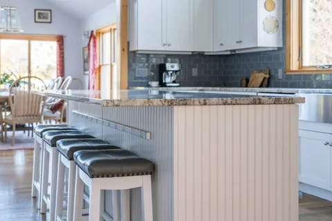 $2,295,000 | 619 Montauk Highway, Amagansett, NY 11930