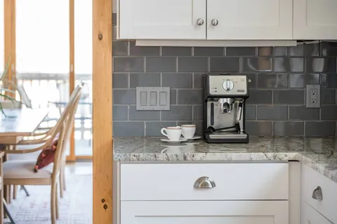 $2,295,000 | 619 Montauk Highway, Amagansett, NY 11930