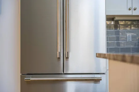 $2,295,000 | 619 Montauk Highway, Amagansett, NY 11930