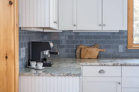 $2,295,000 | 619 Montauk Highway, Amagansett, NY 11930