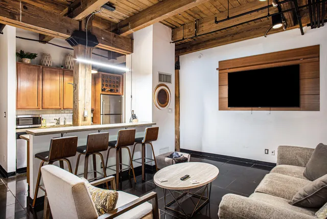 $1,600 | 6533 East Jefferson Avenue, Unit 111W, Detroit, MI 48207