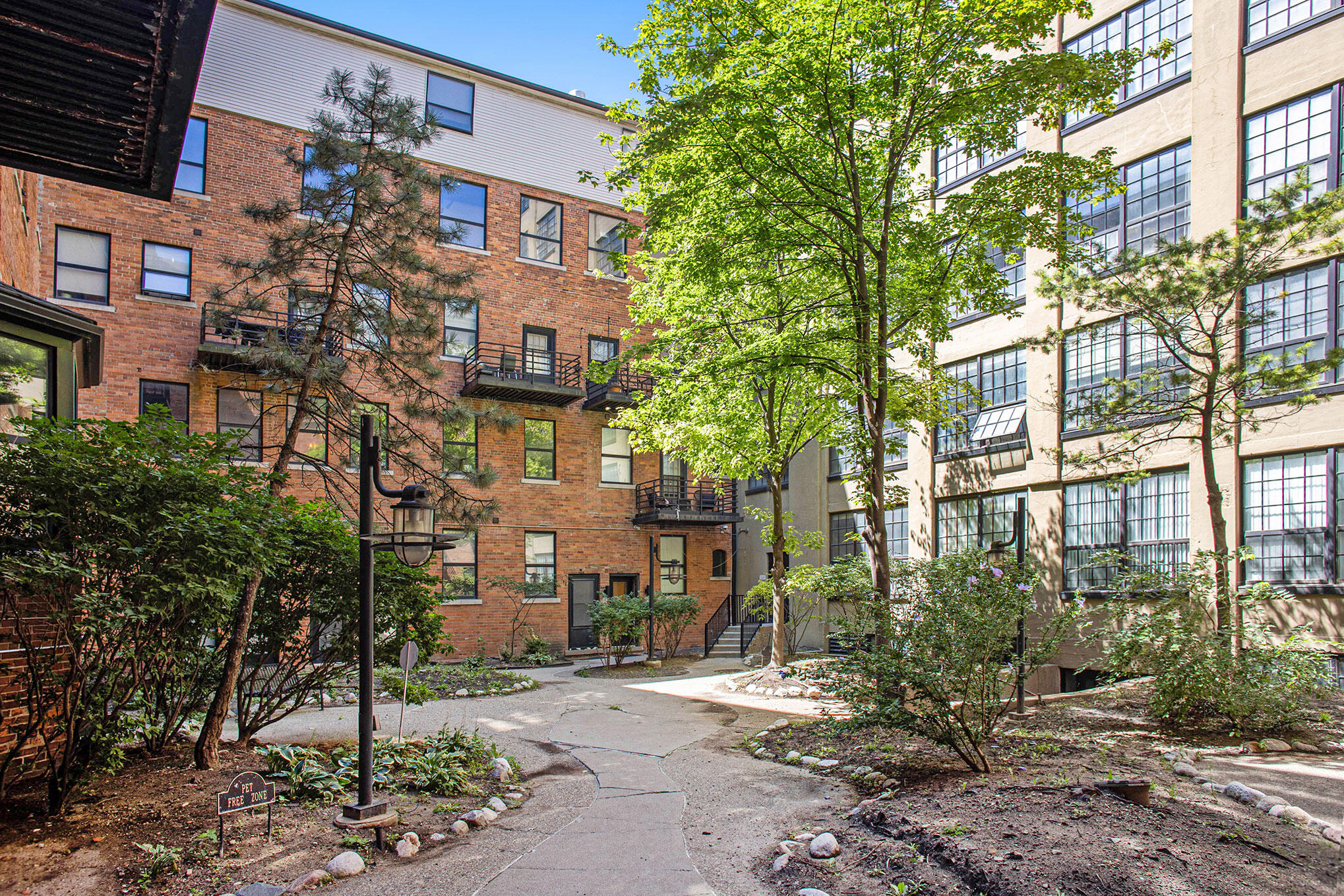 6533 East Jefferson Avenue, Unit 111W Detroit, MI 48207 - Photo 4 of 14 3O3A5064-