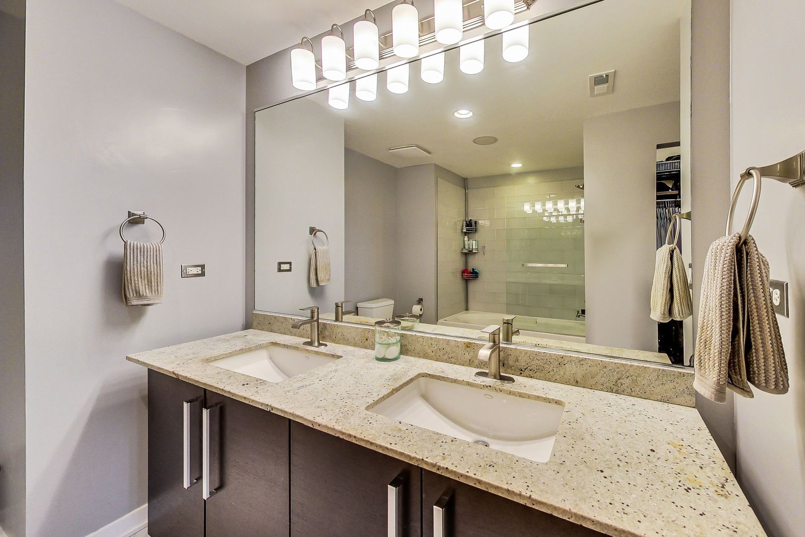 5430 North Sheridan Road, Unit 604 Chicago, IL 60640 - Photo 13 of 23