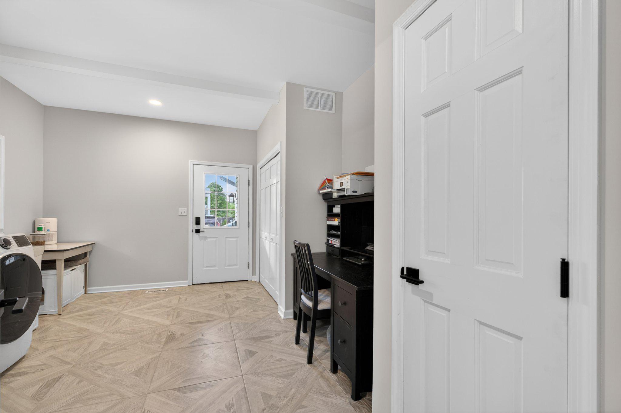 836 Hardingville Road Monroeville, NJ 08343 - Photo 16 of 58 Mud room with laundry/office area.