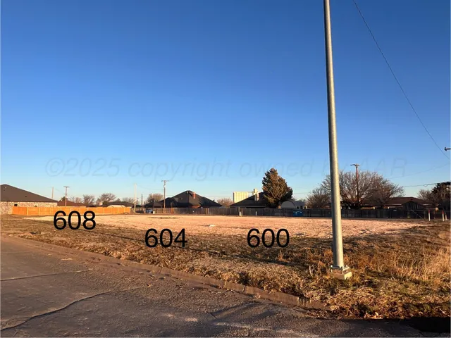 $305,000 | 604 Columbia Drive, Hereford, TX 79045