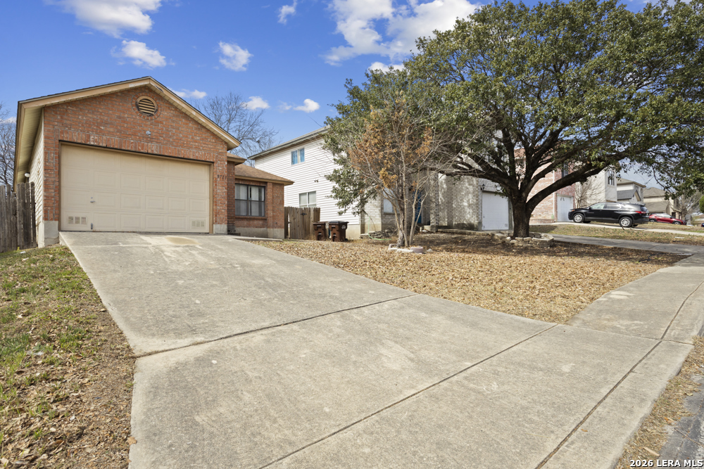 9711 Arcade Ridge San Antonio, TX 78239 - Photo 2 of 32