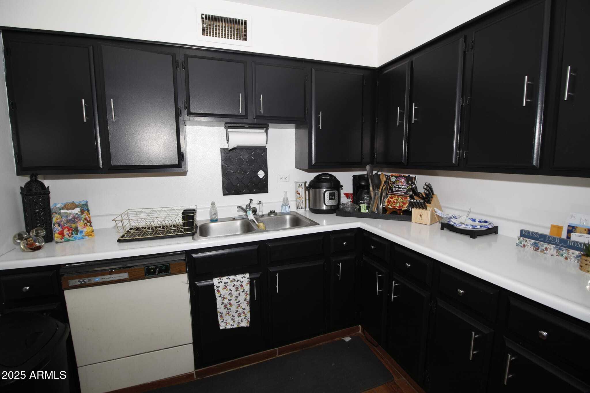 1211 East Fillmore Street Phoenix, AZ 85006 - Photo 20 of 52 IMG-20250620-WA0069
