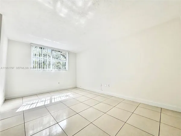 $133,900 | 1475 Northeast 125th Terrace, Unit 301A, North Miami, FL 33161