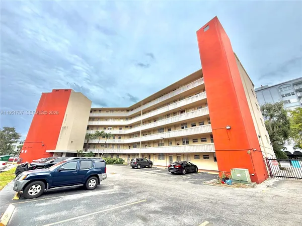 $133,900 | 1475 Northeast 125th Terrace, Unit 301A, North Miami, FL 33161