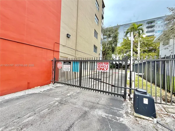 $133,900 | 1475 Northeast 125th Terrace, Unit 301A, North Miami, FL 33161