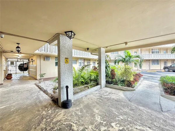 $133,900 | 1475 Northeast 125th Terrace, Unit 301A, North Miami, FL 33161