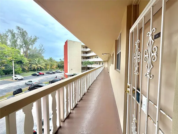 $133,900 | 1475 Northeast 125th Terrace, Unit 301A, North Miami, FL 33161