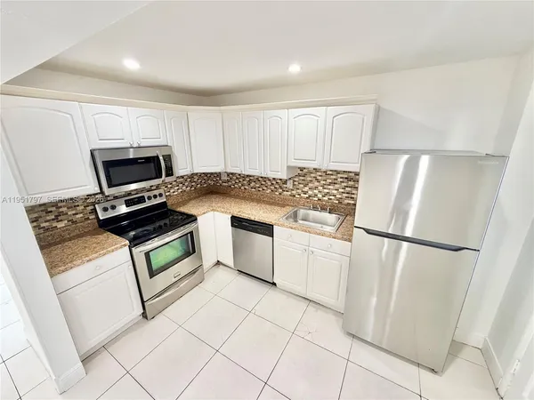 $133,900 | 1475 Northeast 125th Terrace, Unit 301A, North Miami, FL 33161