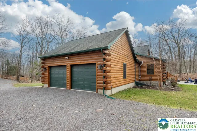 $925,000 | 1212 Acacia Drive, Hawley, PA 18428