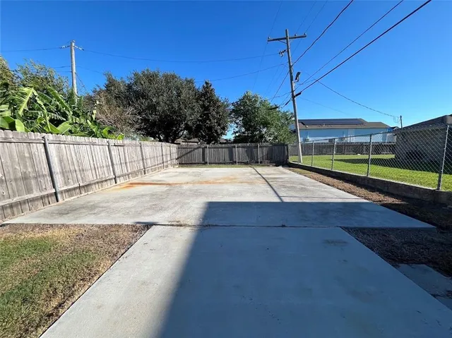 $289,000 | 421 Chinchilla Drive, Arabi, LA 70032