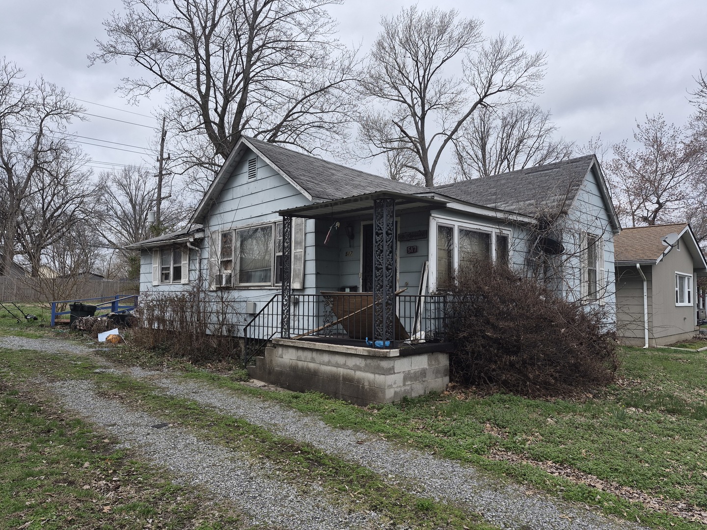517 South 6th Street Herrin, IL 62948 - Photo 2 of 6 a front view of a house with yard and green space