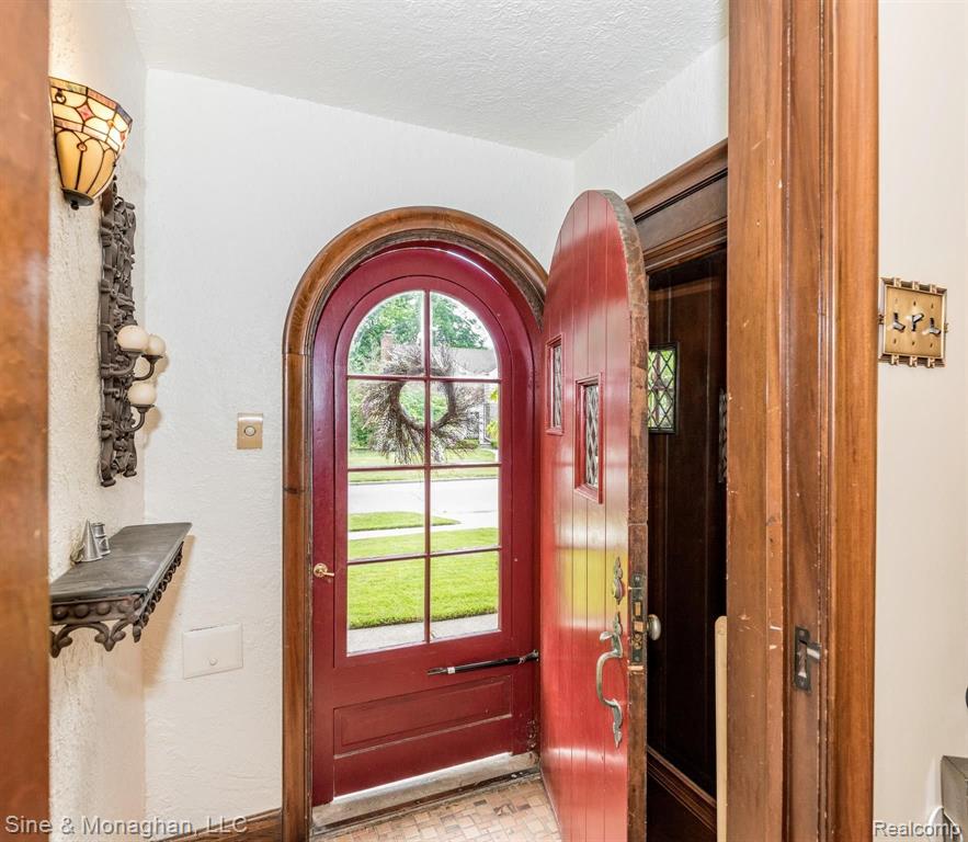 271 McMillan Road Grosse Pointe Farms, MI 48236 - Photo 3 of 40