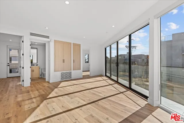 $4,595 | 12777 Zanja Street, Los Angeles, CA 90066