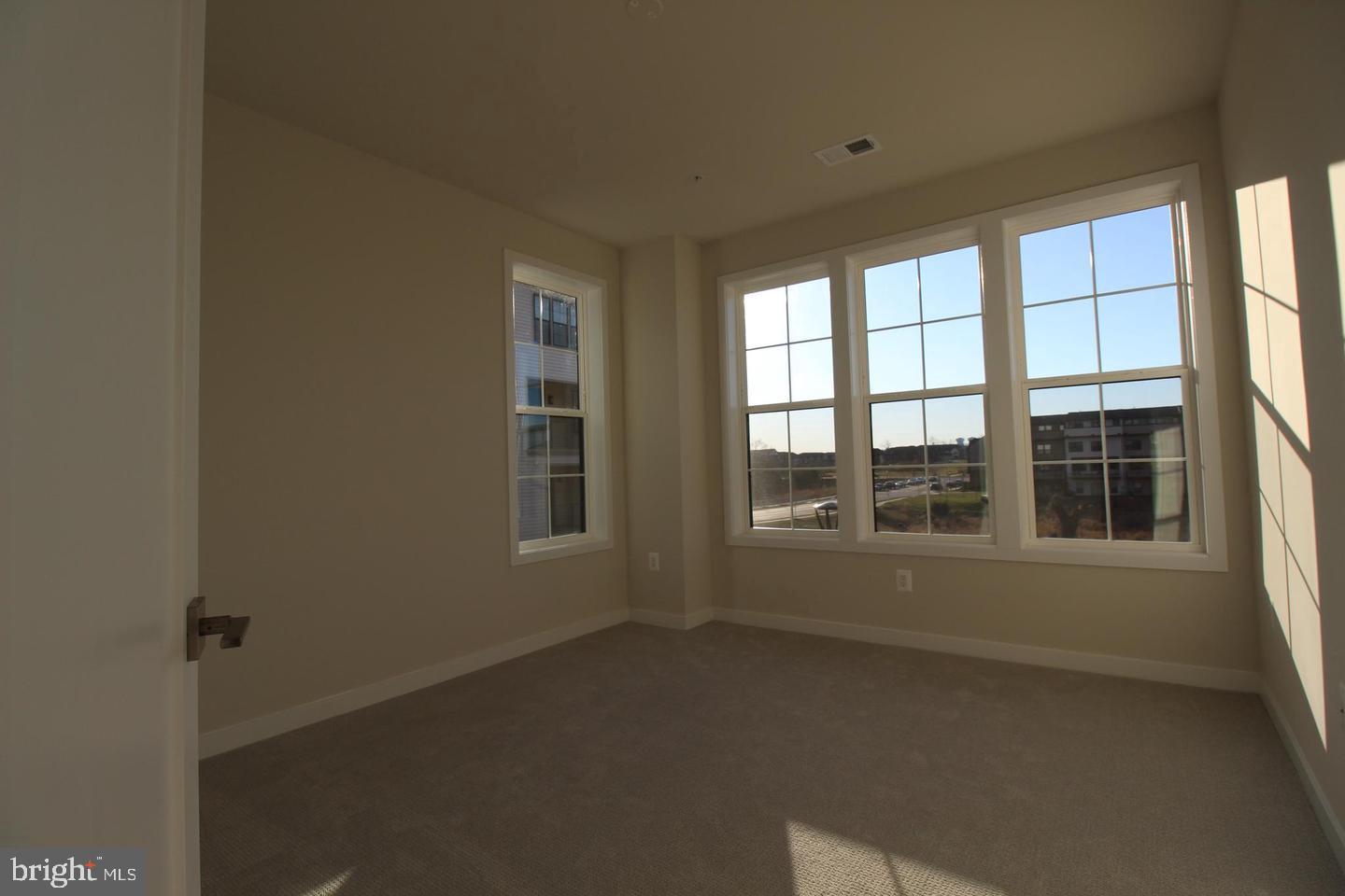 22383 Roanoke Rise Terrace Ashburn, VA 20148 - Photo 32 of 41 an empty room with a window