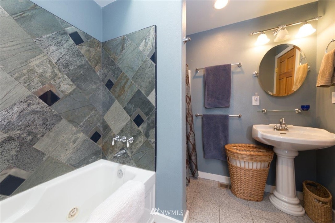 77 Munn Road Quilcene, WA 98376 - Photo 11 of 25 Gallery Image 11