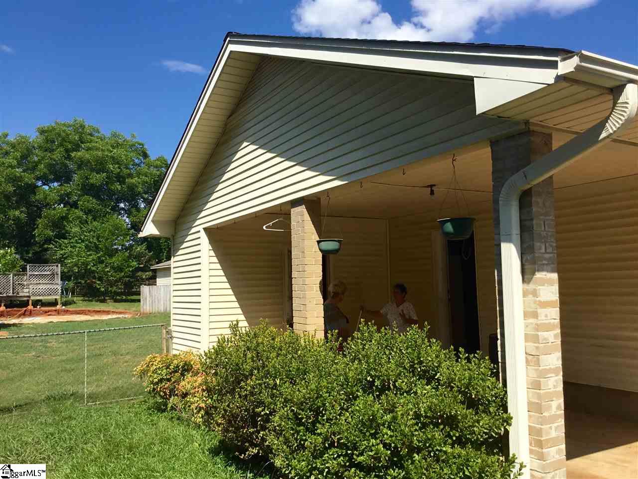 615 Watkins Road Greenville, SC 29617 - Photo 2 of 13 Gallery Image 2