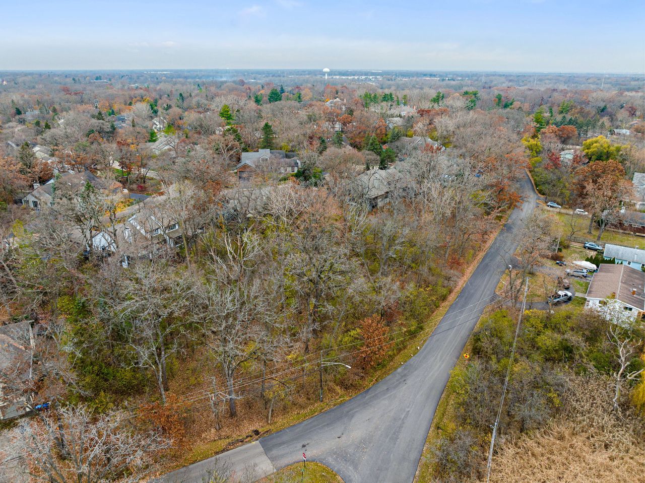 307 Forest View Drive Lake Bluff, IL 60044 - Photo 3 of 11 a view of a city
