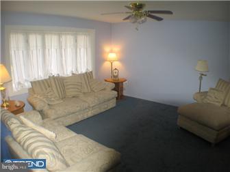 24 Banbury Road Hamilton, NJ 08690 - Photo 3 of 10 Living Room