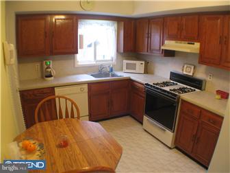 24 Banbury Road Hamilton, NJ 08690 - Photo 5 of 10 Kitchen