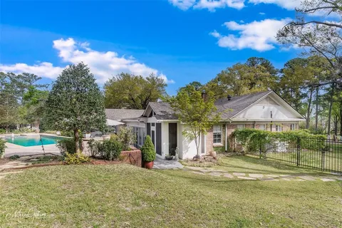 a view of a house with backyard and tree s