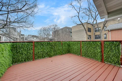 $975,000 | 2852 West Fletcher Street, Chicago, IL 60618
