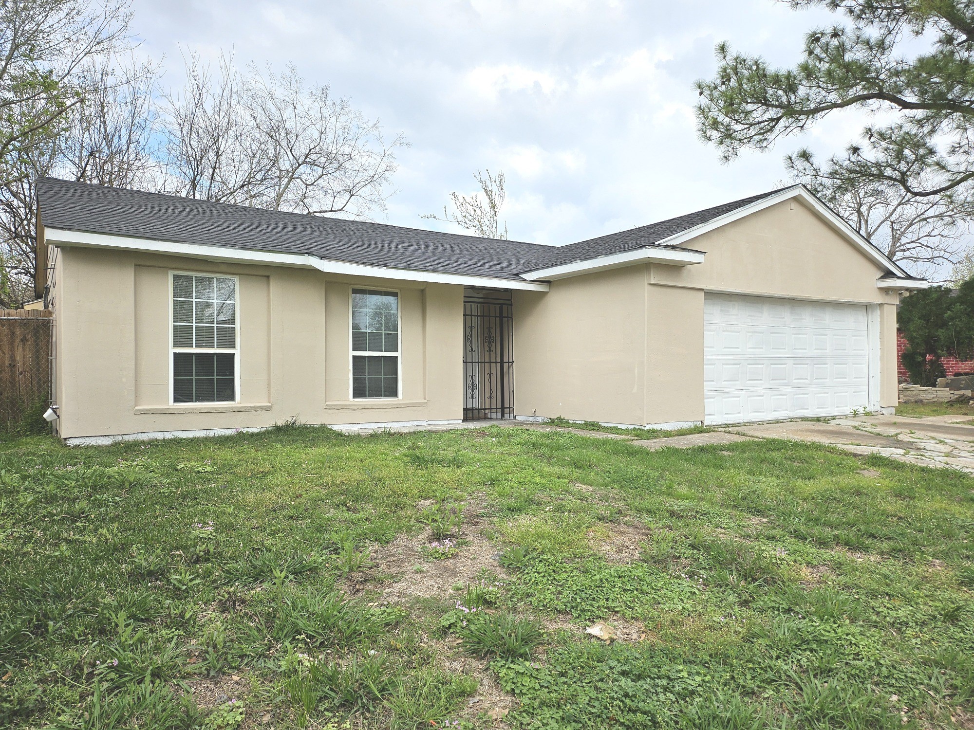 15829 Ridgeroe Lane Houston, TX 77053 - Photo 2 of 15 a view of a backyard with a garden