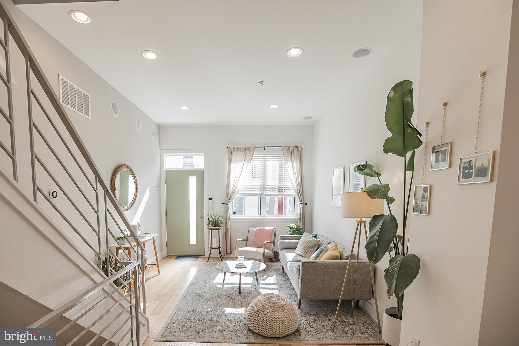 419 Emily Street Philadelphia, PA 19148 - Photo 2 of 28