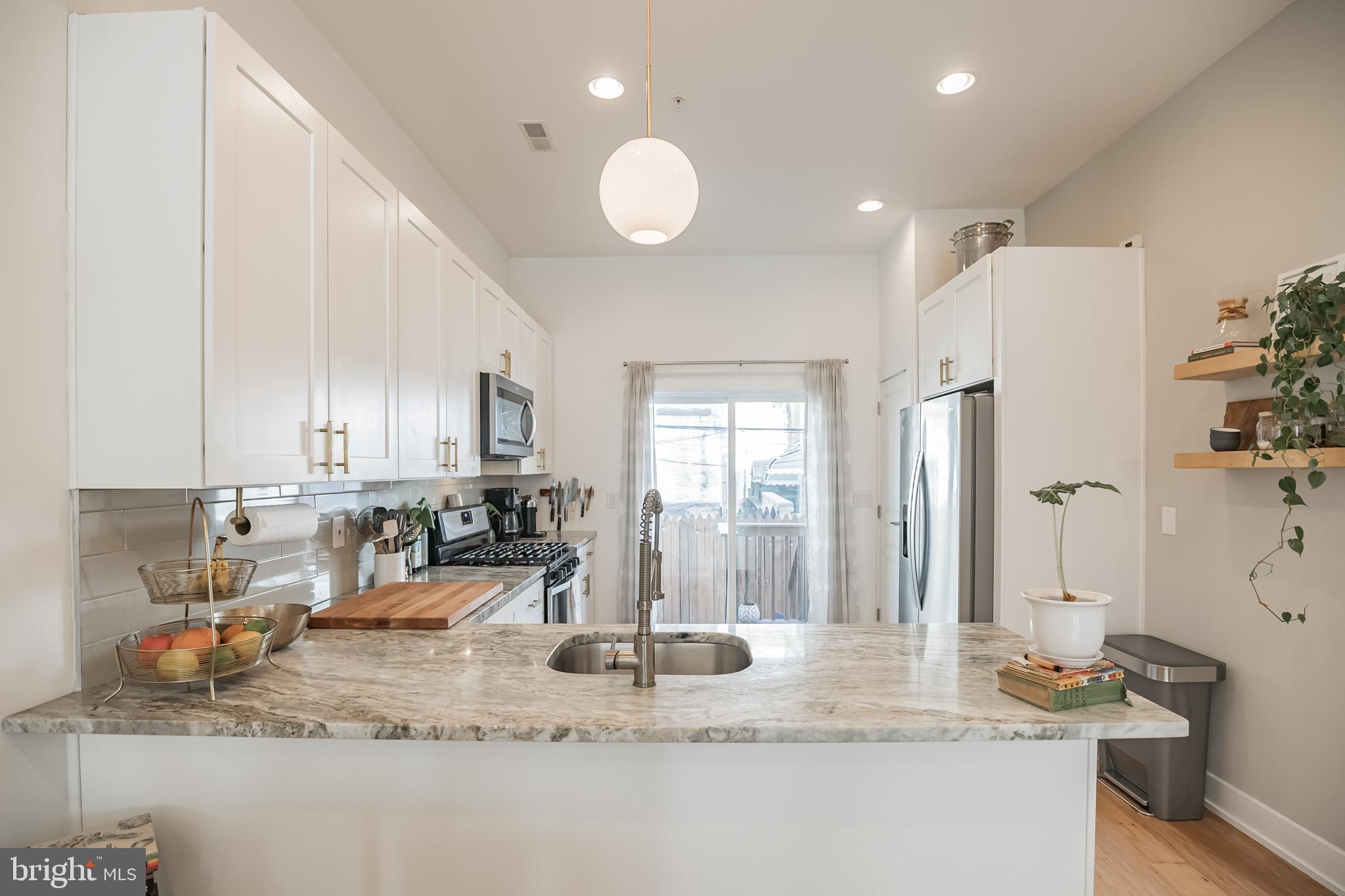 419 Emily Street Philadelphia, PA 19148 - Photo 3 of 28