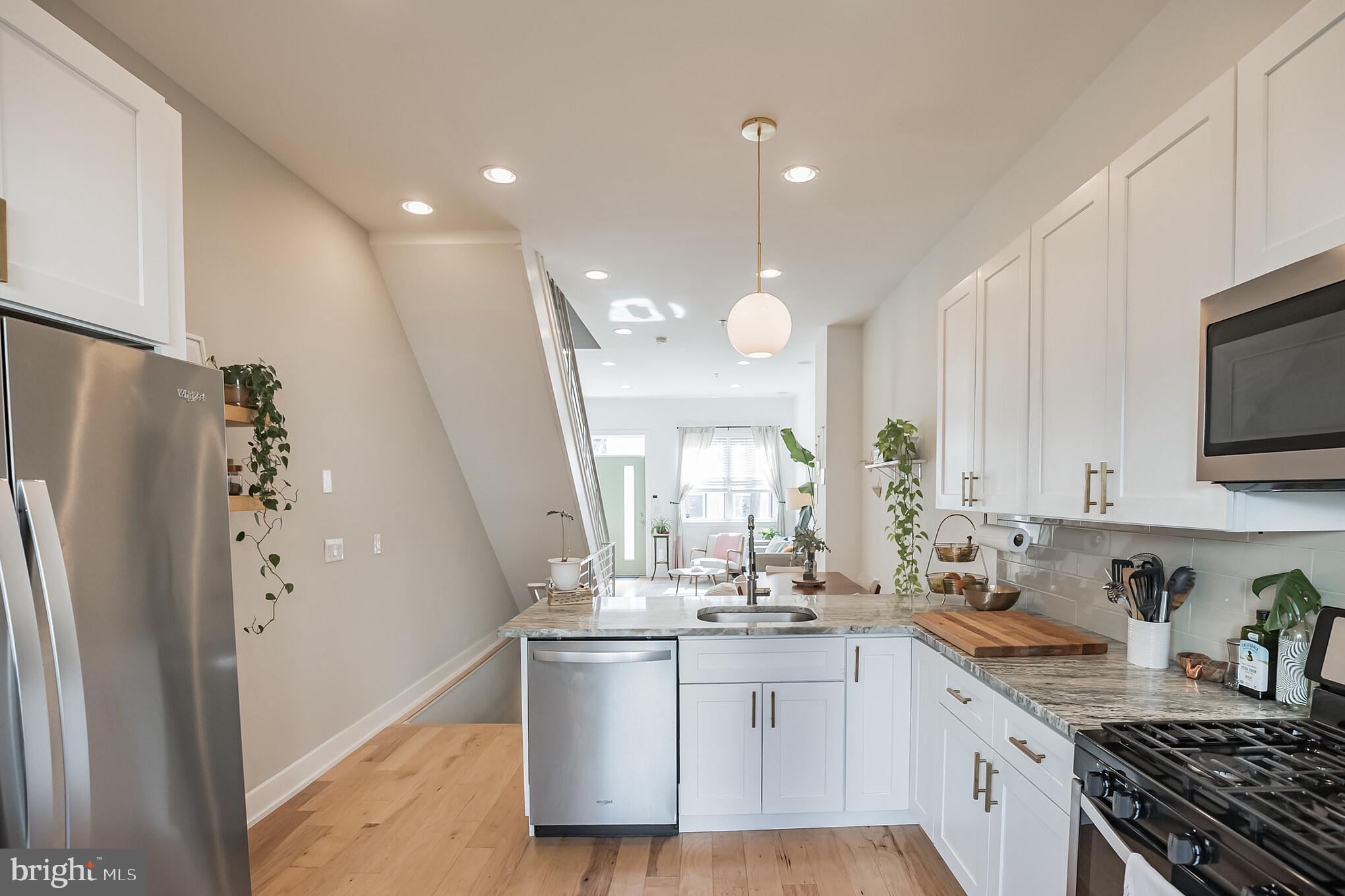 419 Emily Street Philadelphia, PA 19148 - Photo 4 of 28