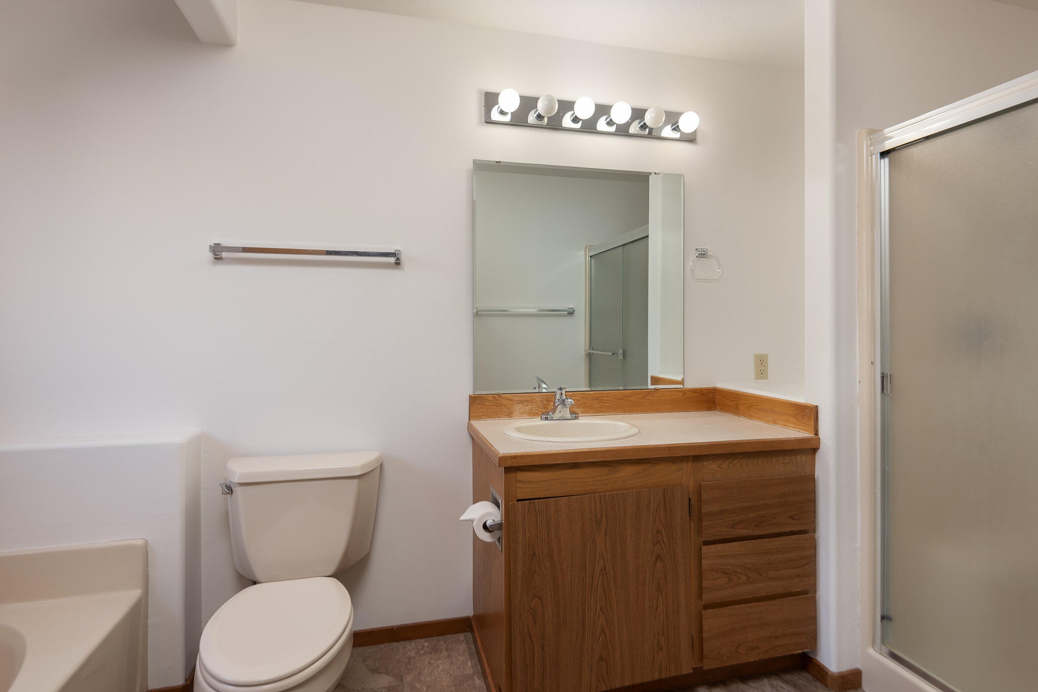 1050 Northeast Butler Market Road, Unit 56 Bend, OR 97701 - Photo 16 of 23 Primary Bath #2