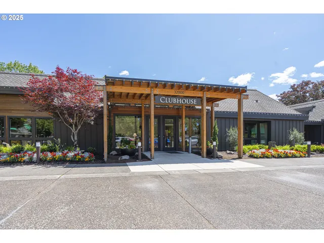 $630,000 | 32082 Southwest Charbonneau Drive, Wilsonville, OR 97070