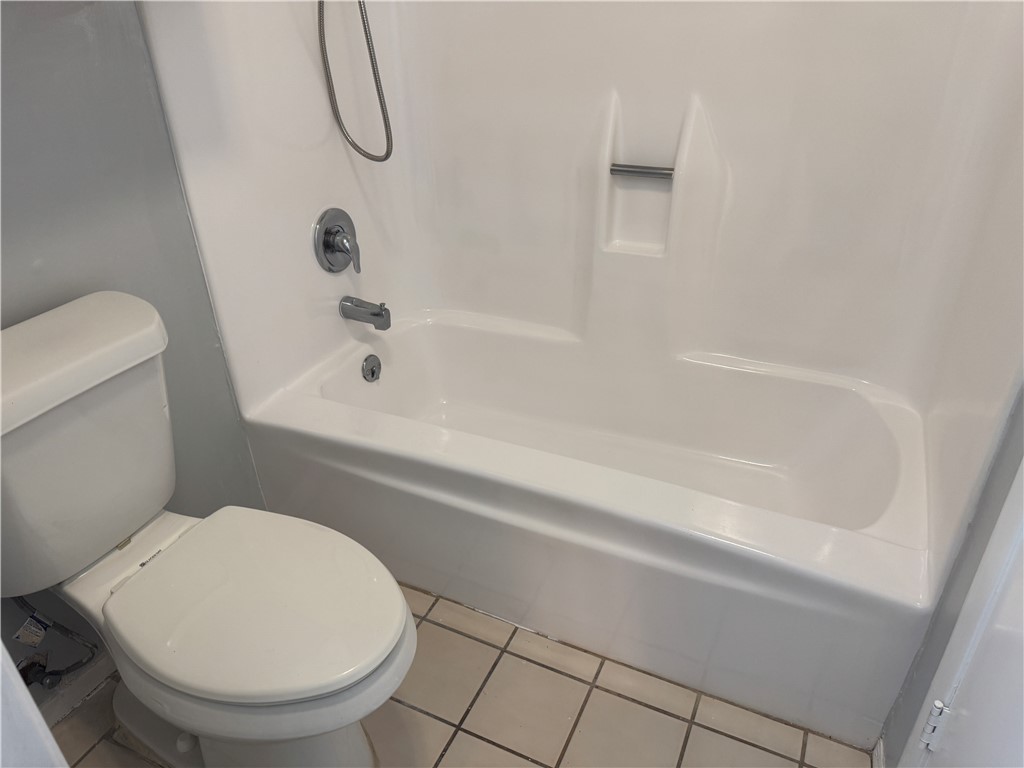 5518 Kenith Circle Corpus Christi, TX 78413 - Photo 16 of 21 a bathroom with a toilet and a bathtub