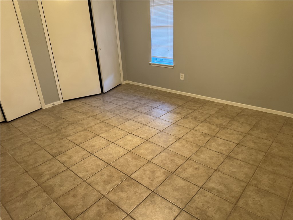 5518 Kenith Circle Corpus Christi, TX 78413 - Photo 17 of 21 a view of an empty room and a window